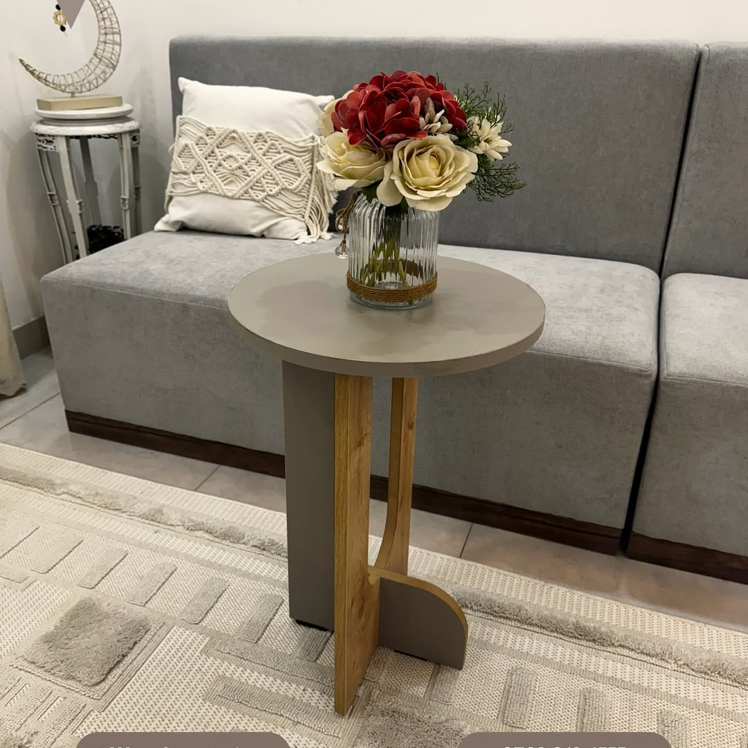 Table d’appoint en bois – Raffinement et authenticité
